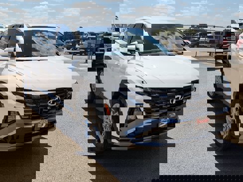 Used 2025 Hyundai Tucson SE image 6
