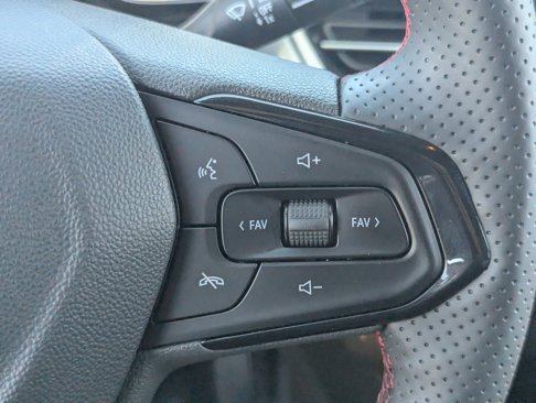 Used 2025 Chevrolet Trax RS w/ Driver Confidence Package image 26