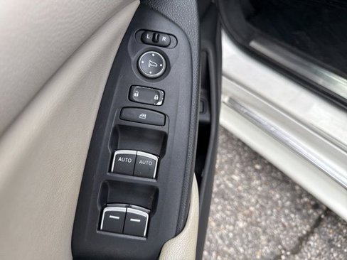 Used 2018 Honda Accord Touring image 19
