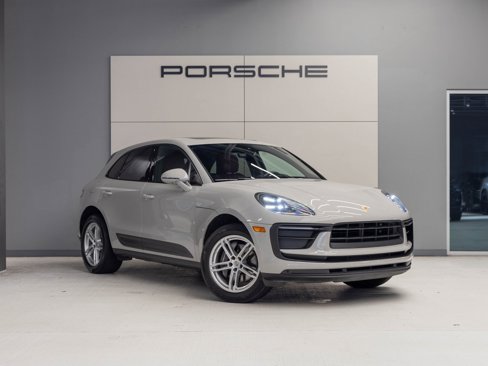 Certified 2022 Porsche Macan image 9