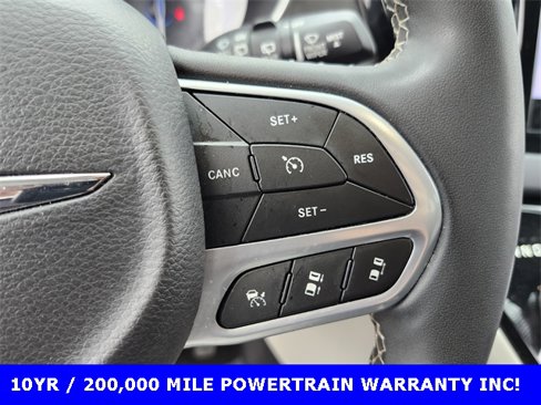 Used 2023 Chrysler Pacifica Touring-L image 24