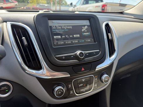 Used 2018 Chevrolet Equinox LT image 17