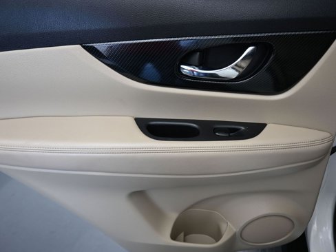 Used 2019 Nissan Rogue SL w/ Premium Package image 34