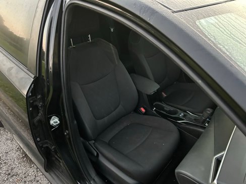 Used 2021 Toyota Corolla LE image 15