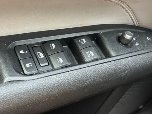 Used 2022 Jeep Compass Limited image 18