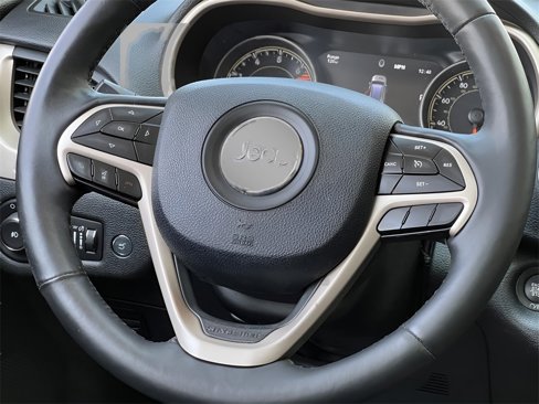 Used 2018 Jeep Cherokee Limited image 23
