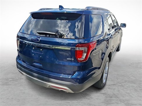 Used 2017 Ford Explorer XLT w/ Equipment Group 202A image 3