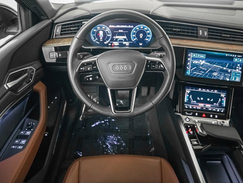 Used 2022 Audi e-tron Premium Plus w/ Premium Plus Package image 14