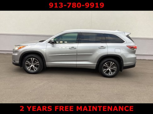 Used 2016 Toyota Highlander XLE image 2