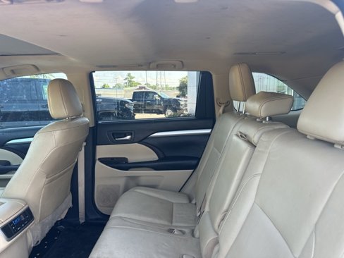 Used 2017 Toyota Highlander XLE image 7