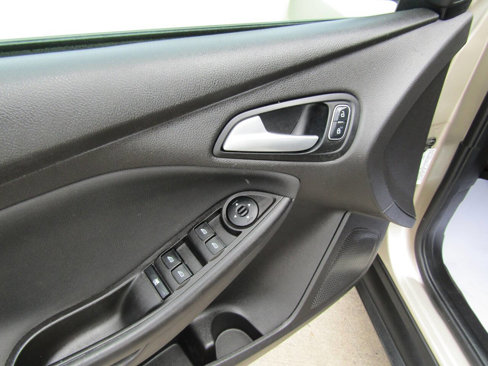 Used 2017 Ford Focus SE image 9