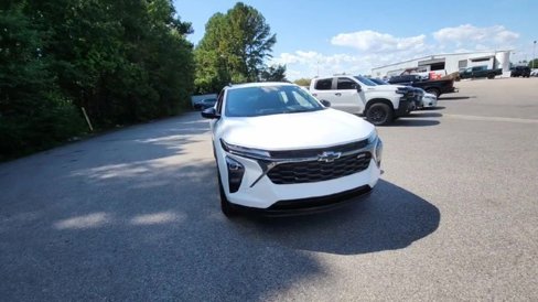 Certified 2025 Chevrolet Trax RS w/ Sunroof Package image 8