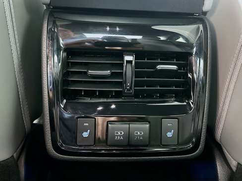 Used 2019 Toyota Avalon Limited image 25