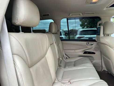Used 2014 Lexus LX 570 4WD image 29