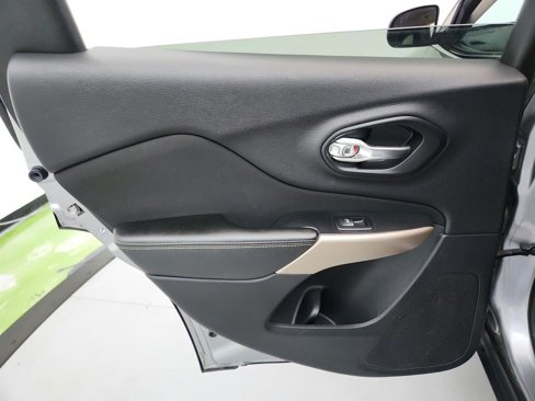 Used 2017 Jeep Cherokee Latitude image 24