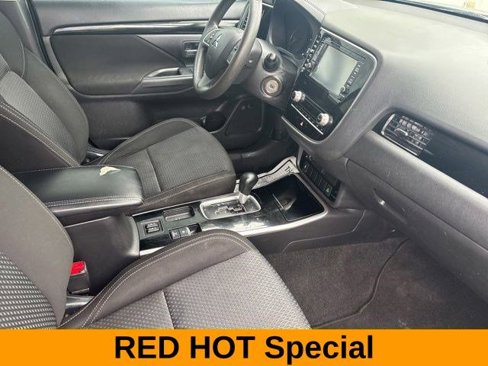 Used 2020 Mitsubishi Outlander ES image 37