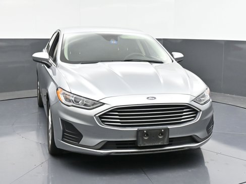 Used 2020 Ford Fusion SE image 2