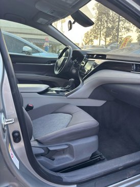 Used 2018 Toyota Camry LE image 4