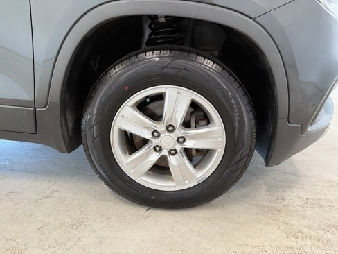 Used 2017 Chevrolet Trax LT w/ LT Convenience Package image 12