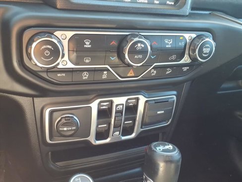 Used 2018 Jeep Wrangler Unlimited Sahara image 22