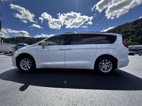 Used 2022 Chrysler Pacifica Touring-L image 17