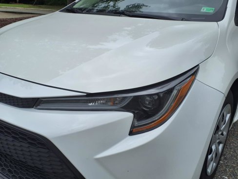 Used 2022 Toyota Corolla LE image 3