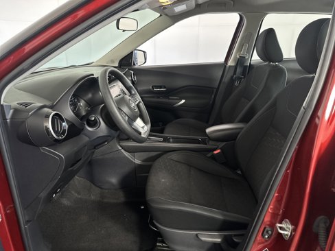 Used 2023 Nissan Kicks SV image 6