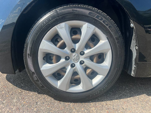 Used 2020 Toyota Corolla LE image 17