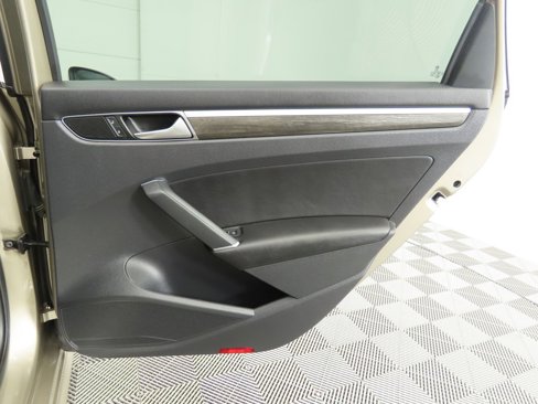 Used 2016 Volkswagen Passat 1.8T SE image 27
