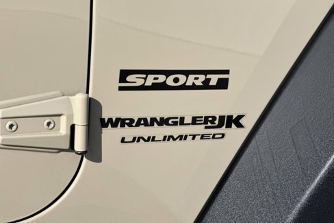 Used 2018 Jeep Wrangler Unlimited Sport w/ Connectivity Group image 25