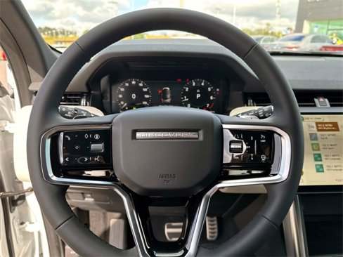 New 2025 Land Rover Discovery Sport Dynamic SE image 26