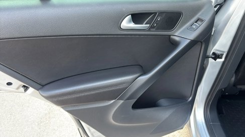 Used 2017 Volkswagen Tiguan Sport image 23