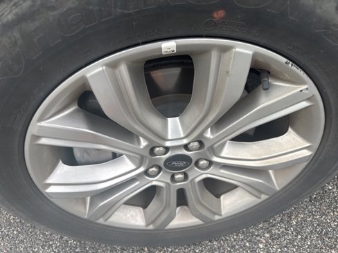 Used 2024 Ford Edge Titanium image 4