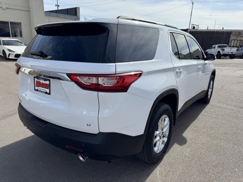 Used 2020 Chevrolet Traverse LT image 3