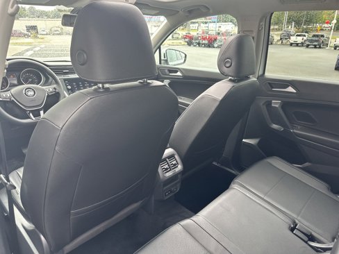 Used 2020 Volkswagen Tiguan SE w/ Panoramic Sunroof Package image 23