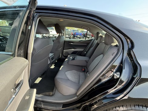 Used 2019 Toyota Camry LE image 15
