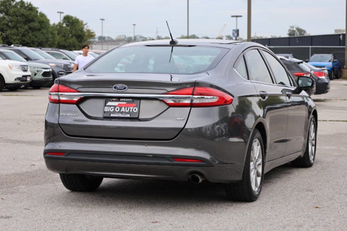 Used 2017 Ford Fusion SE w/ Fusion SE Technology Package image 9