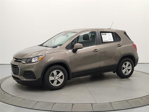 Used 2022 Chevrolet Trax LS w/ Tint and Cruise Package image 3