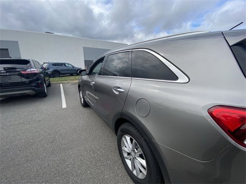 Used 2017 Kia Sorento LX image 6