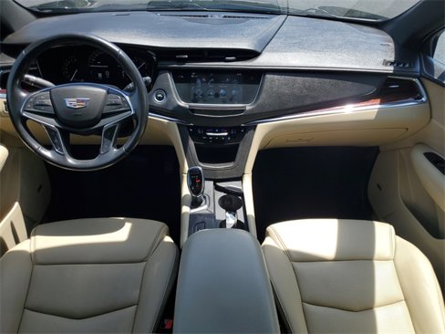 Used 2018 Cadillac XT5 Luxury w/ Driver Awareness Package image 15