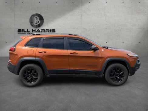 Used 2016 Jeep Cherokee Trailhawk w/ Cold Weather Group image 4