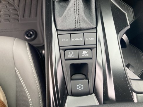 New 2025 Toyota Camry SE image 25