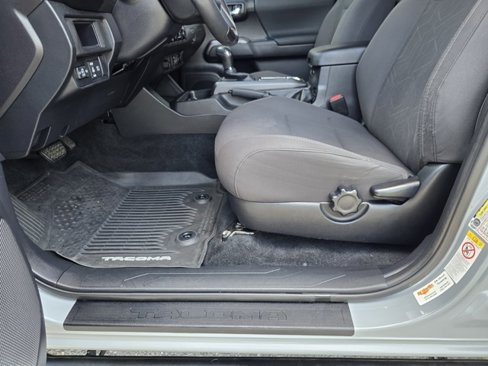 Used 2018 Toyota Tacoma TRD Sport image 42