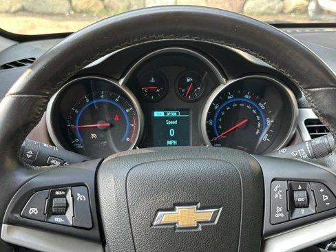 Used 2015 Chevrolet Cruze LT image 9
