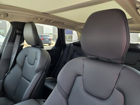 New 2025 Volvo XC60 B5 Core w/ Protection Package Premier image 22