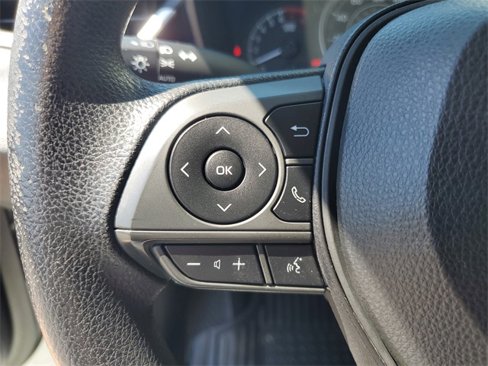 Used 2021 Toyota Corolla LE image 17