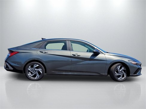 New 2025 Hyundai Elantra SEL image 3