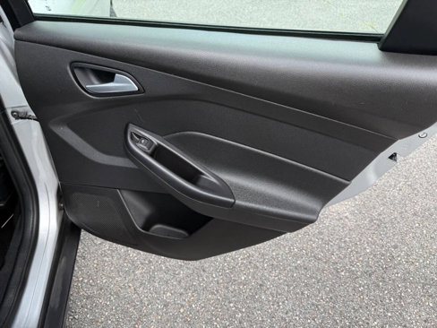 Used 2015 Ford Focus SE image 41