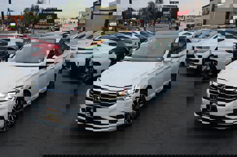 Used 2019 Volkswagen Jetta SE image 2