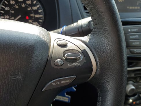 Used 2020 Nissan Pathfinder SV image 30